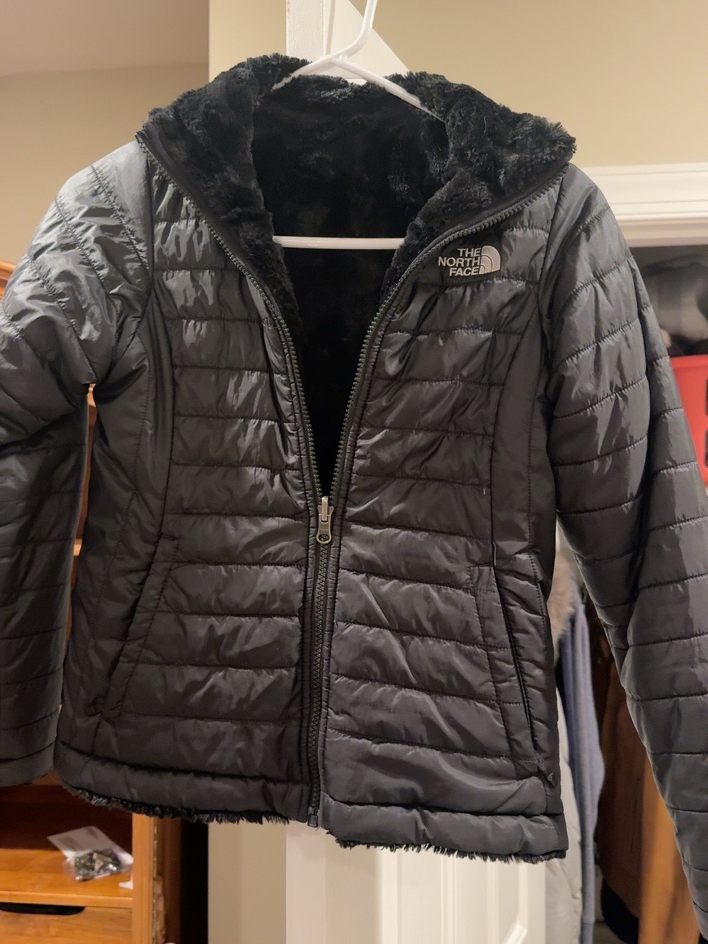 TheNorthFace Girls’ Reversible Black Quilted/Faux Fur Reversible Mossbud Jacket